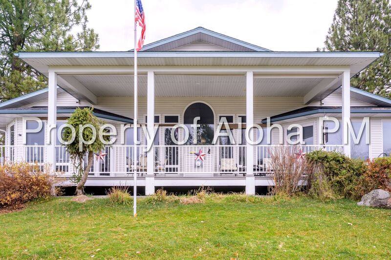 House for rent at 108 Lakeshore Dr, Cascade, ID 83611