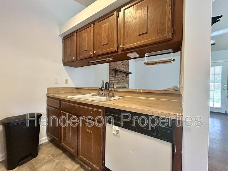 House for rent at 6718 Park Hickory Dr, Charlotte, NC 28227