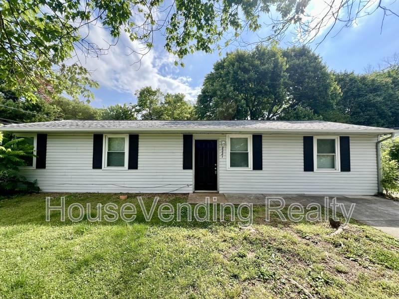 House for rent at 2221 Compton Dr, Maryville, TN 37804