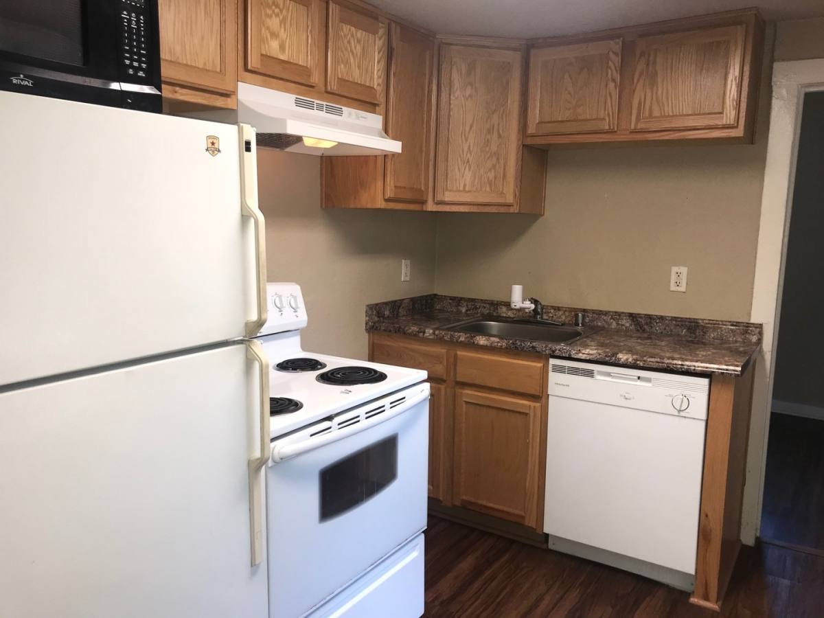 Apartment for rent at 2405 C St, Sacramento, CA 95825