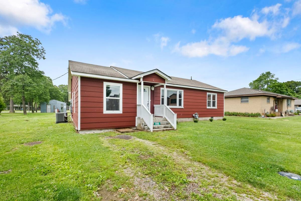 House for rent at 305 S Little Ave, Gentry, AR 72734