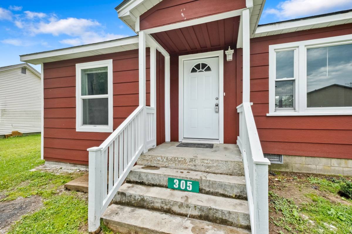 House for rent at 305 S Little Ave, Gentry, AR 72734
