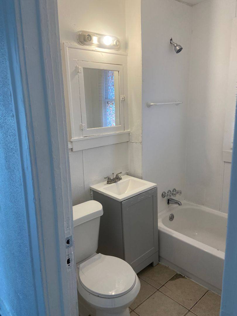 Apartment for rent at 18475 Wexford, Oak Park, MI 48237