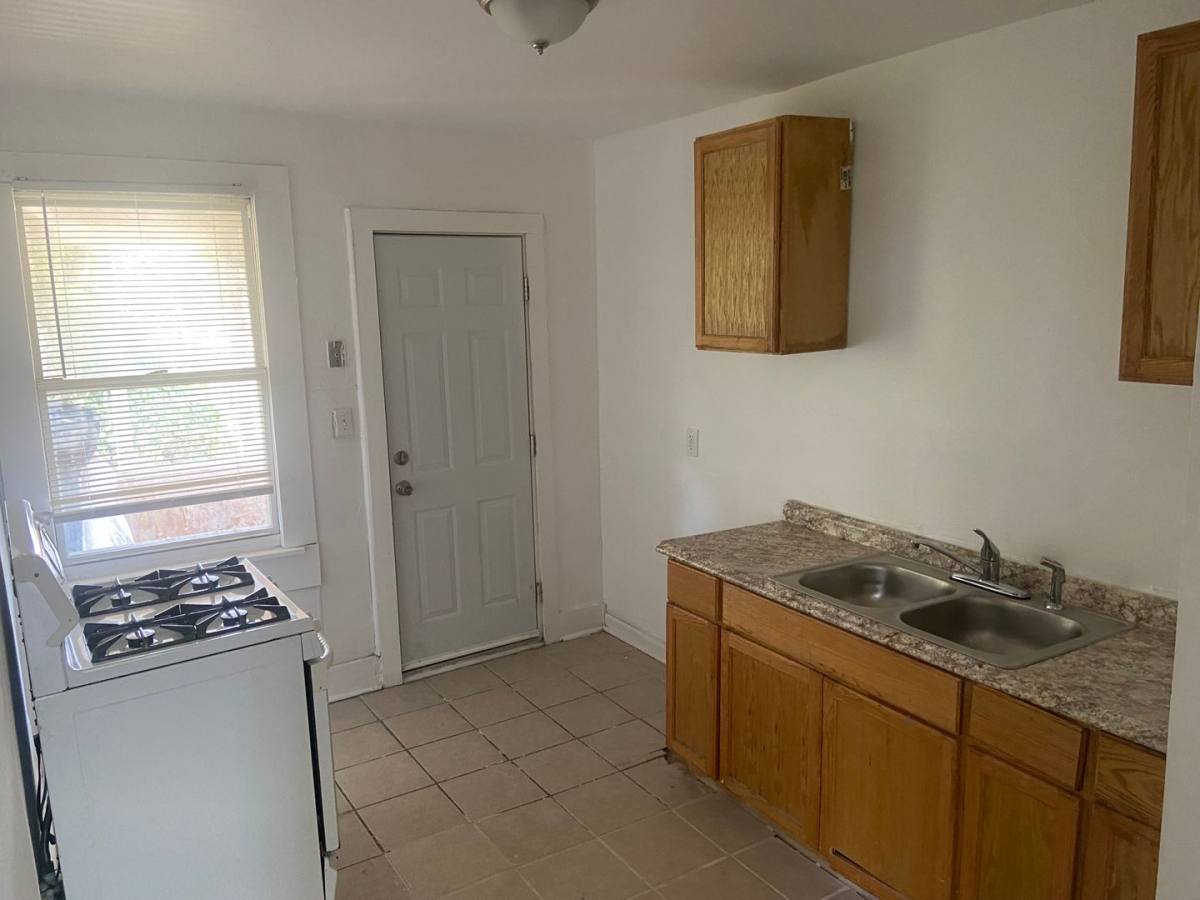 Apartment for rent at 18475 Wexford, Oak Park, MI 48237