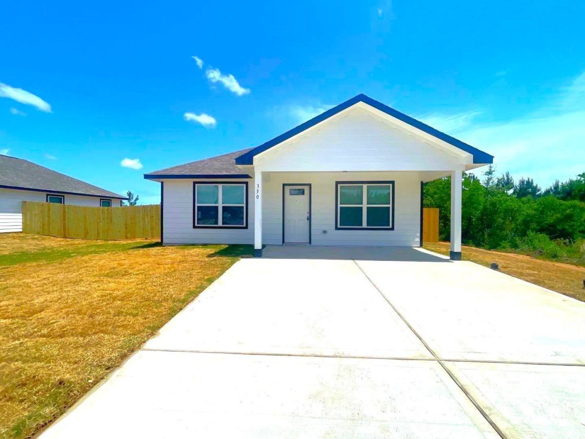 House for rent at 350 County Rd, Cleveland, TX 77327