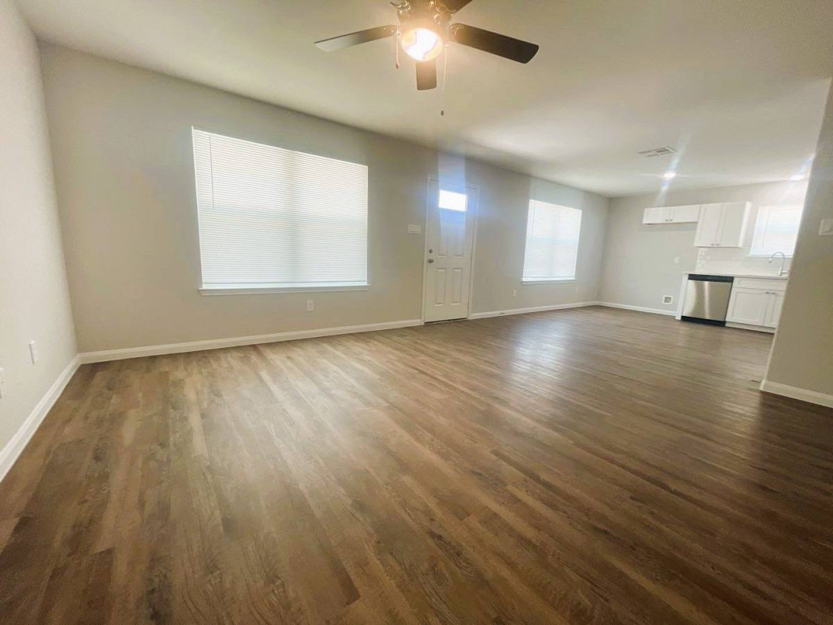 House for rent at 350 County Rd, Cleveland, TX 77327