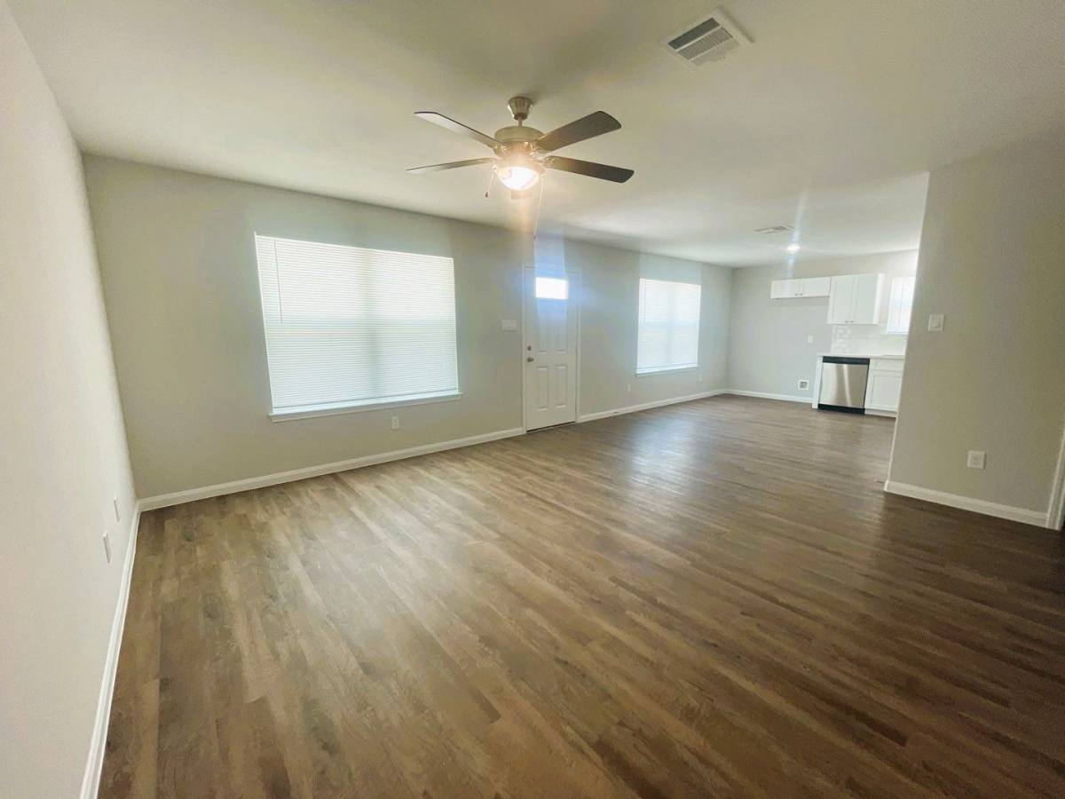 House for rent at 350 County Rd, Cleveland, TX 77327
