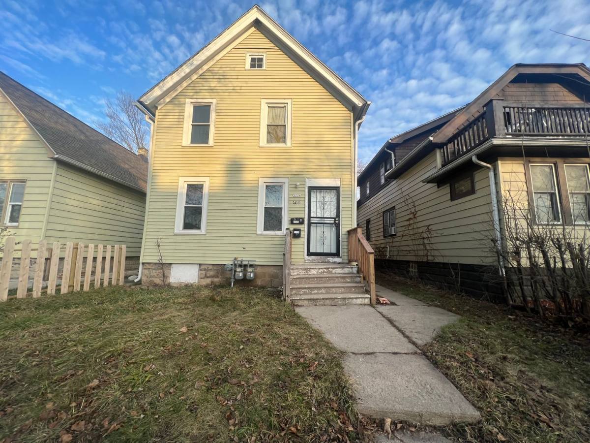 Townhouse for rent at 5226 N 38th, Milwaukee, WI 53209
