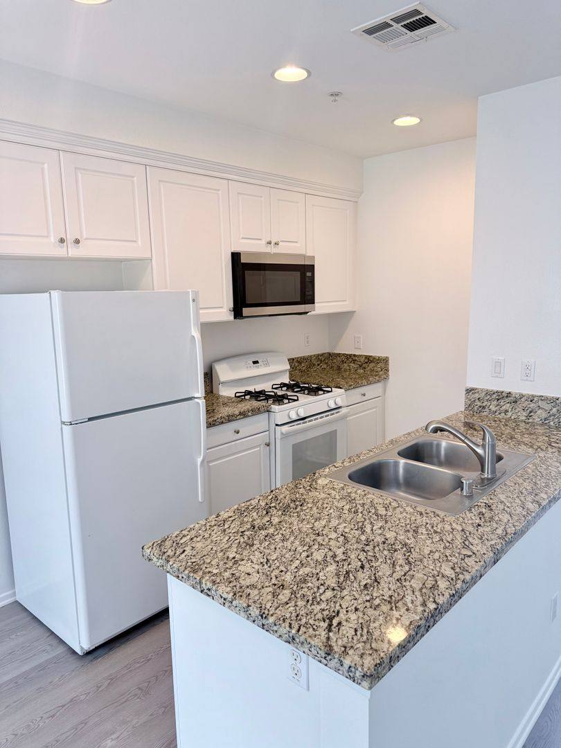 Apartment for rent at 6785 Knott Ave, Buena Park, CA 90620
