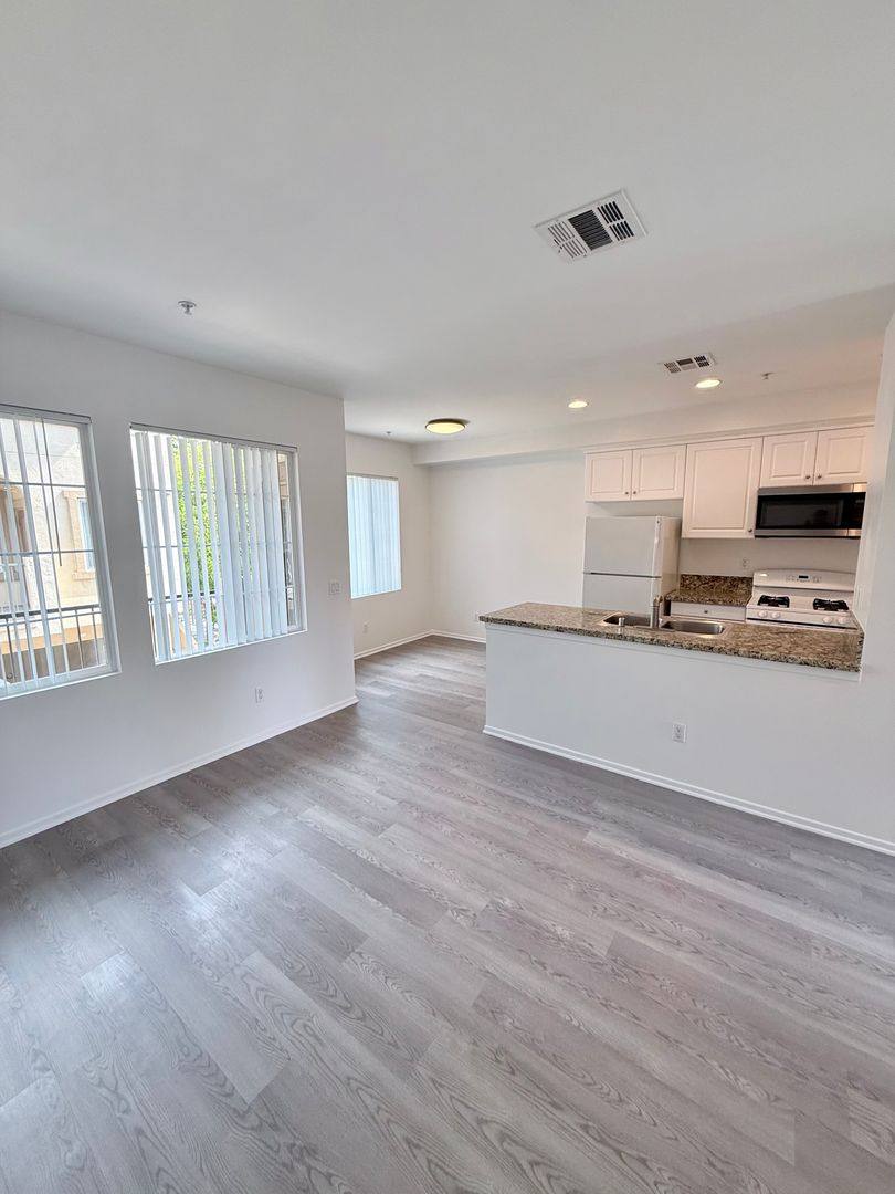 Apartment for rent at 6785 Knott Ave, Buena Park, CA 90620