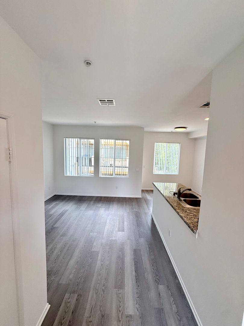 Apartment for rent at 6785 Knott Ave, Buena Park, CA 90620