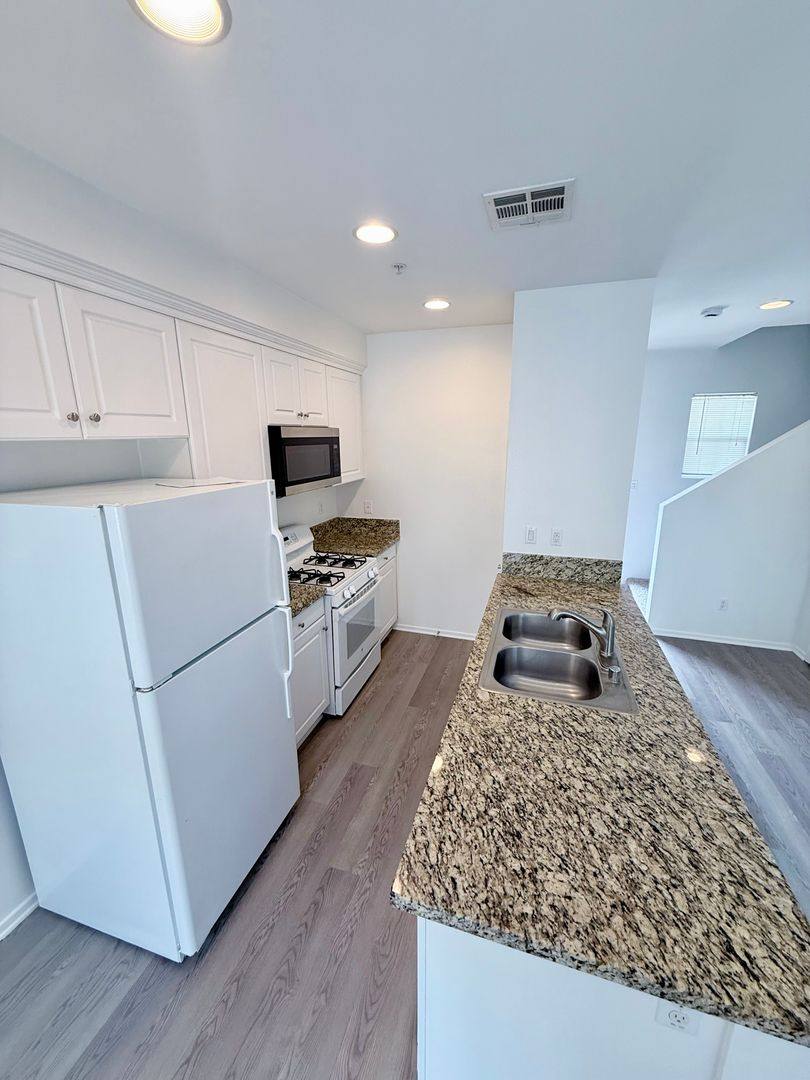 Apartment for rent at 6785 Knott Ave, Buena Park, CA 90620