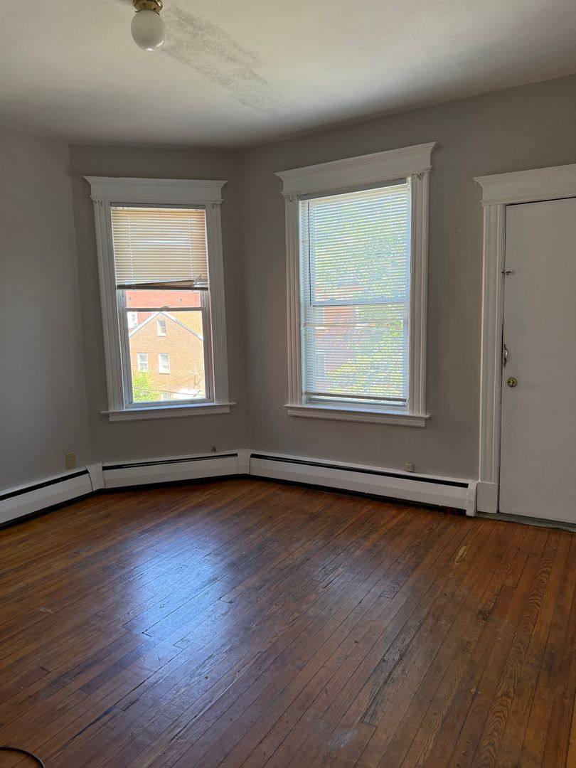 Apartment for rent at 39-41 Bond St, Hartford, CT 06114