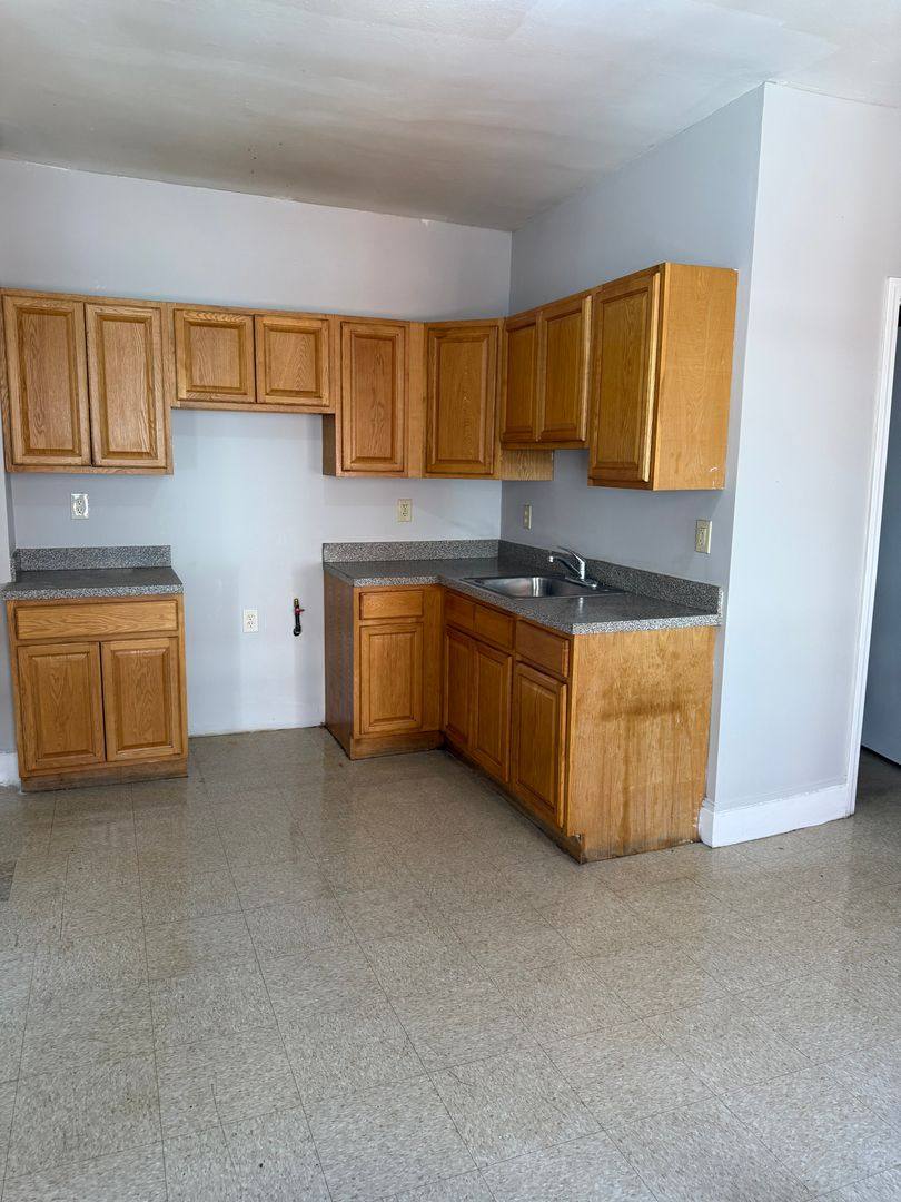 Apartment for rent at 39-41 Bond St, Hartford, CT 06114