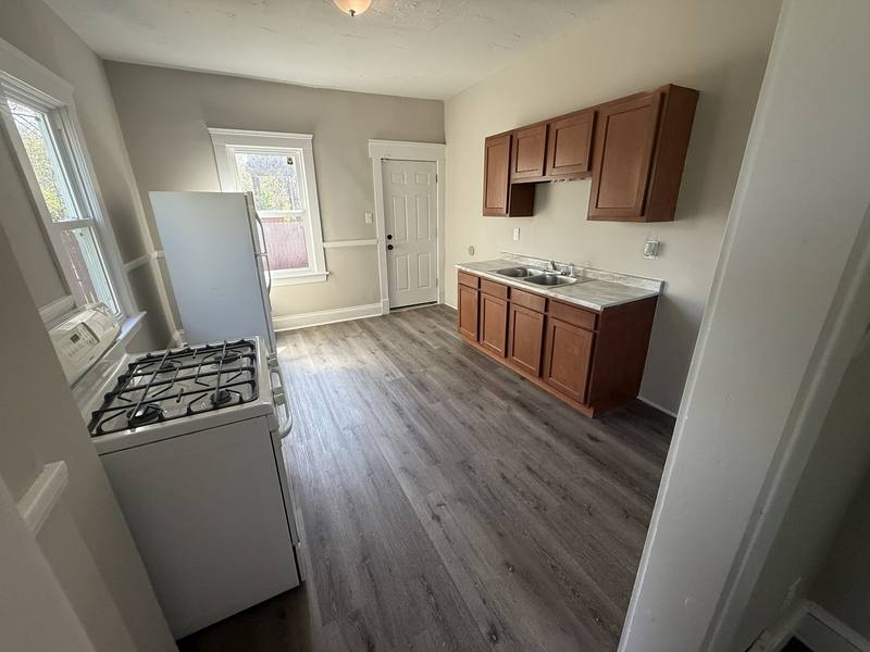 Apartment for rent at 10303 Sophia Ave #DOWNSTAIRS, Cleveland, OH 44104