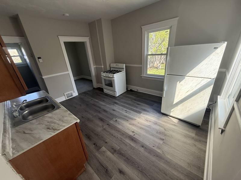 Apartment for rent at 10303 Sophia Ave #DOWNSTAIRS, Cleveland, OH 44104