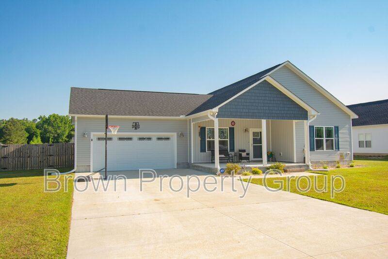 House for rent at 103 Thoroughbred Run, Richlands, NC 28574