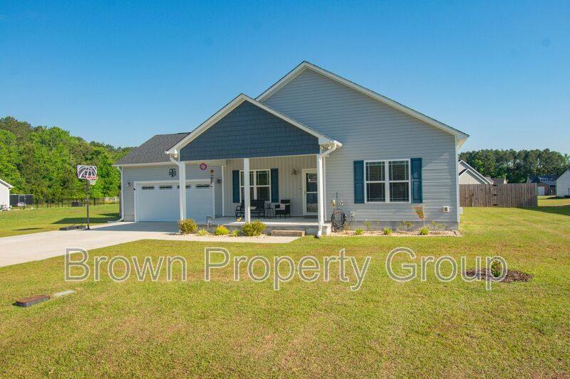 House for rent at 103 Thoroughbred Run, Richlands, NC 28574