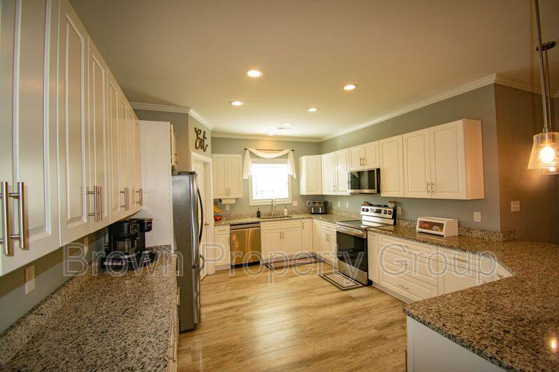 House for rent at 103 Thoroughbred Run, Richlands, NC 28574