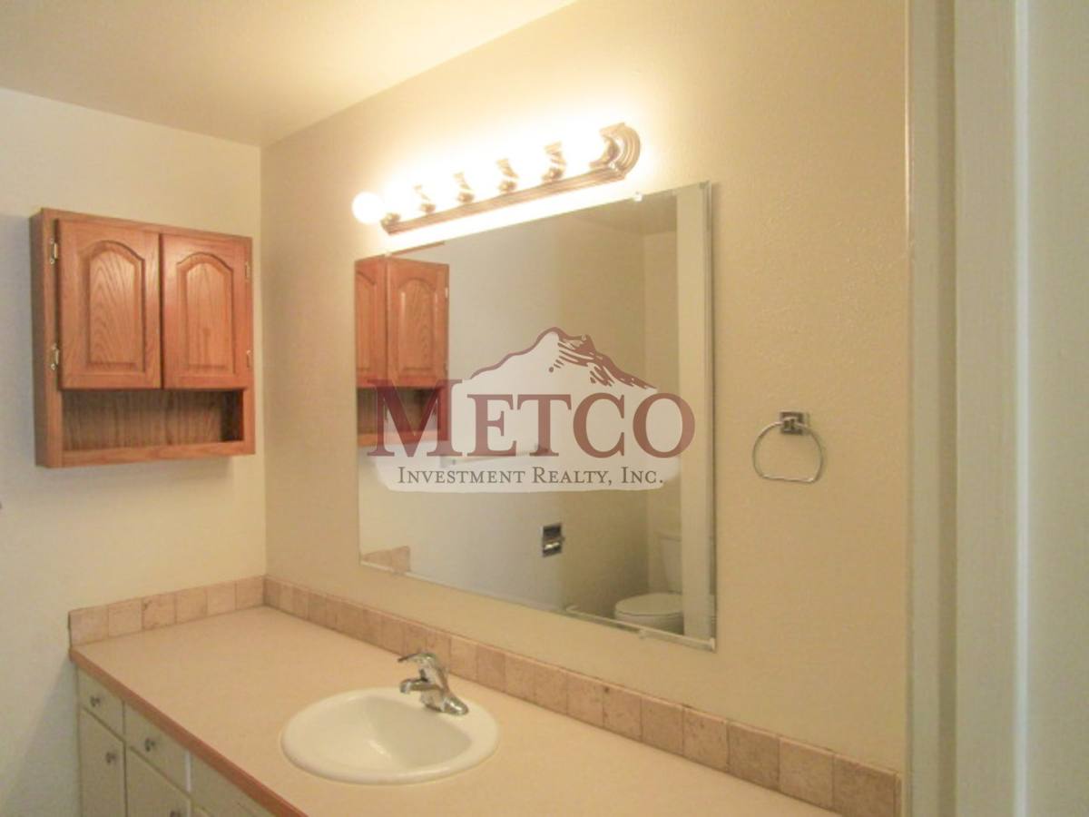 Apartment for rent at 3006 Willamette St, Eugene, OR 97405