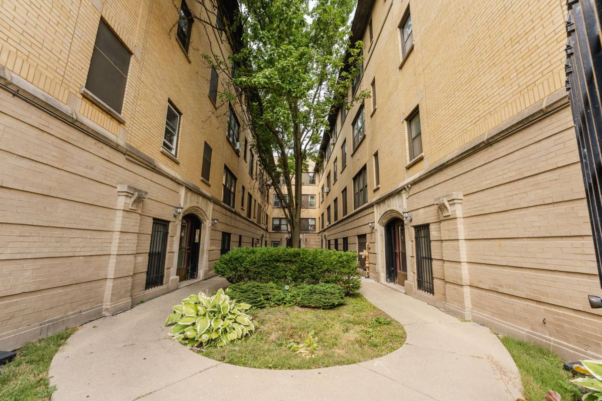 Apartment for rent at 3146-3170 W Eastwood Ave, Chicago, IL 60625