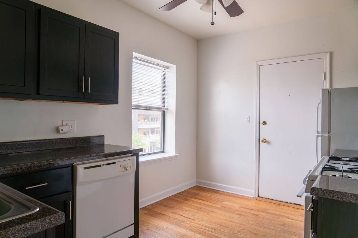 Apartment for rent at 3146-3170 W Eastwood Ave, Chicago, IL 60625