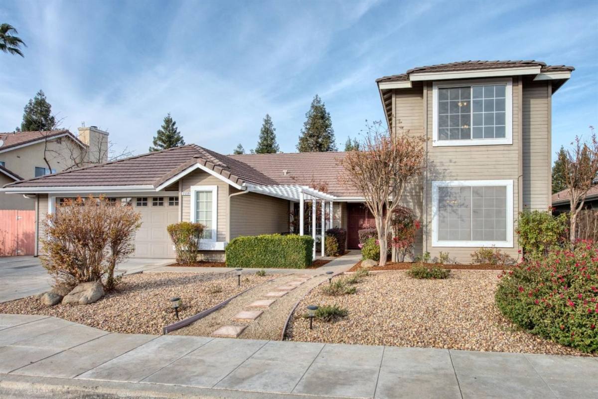 House for rent at 2559 Dennis Ave, Clovis, CA 93611