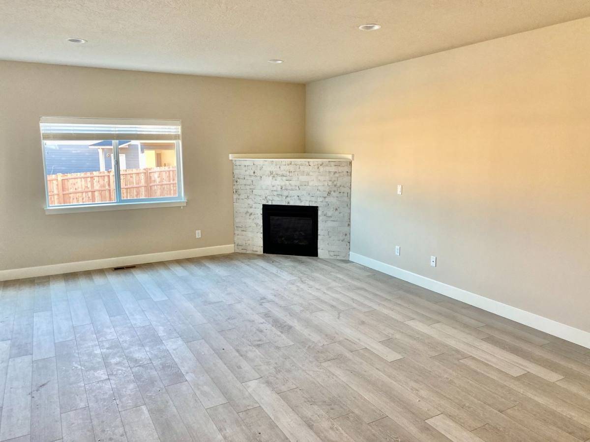 Apartment for rent at 4756 & 4758 SW Zenith Ave, Redmond, OR 97756