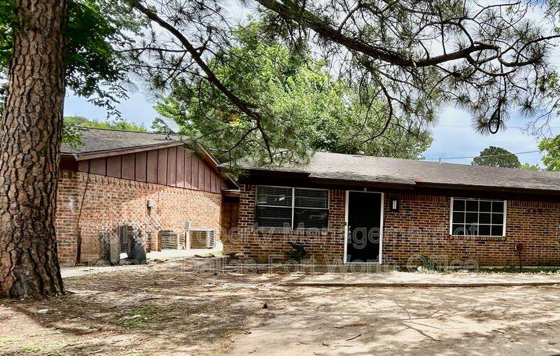 Apartment for rent at 409 Cousins Lane A, Arlington, TX 76012
