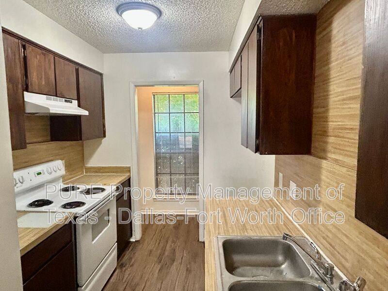 Townhouse for rent at 1126 Highbush Dr, Fort Worth, TX 76126