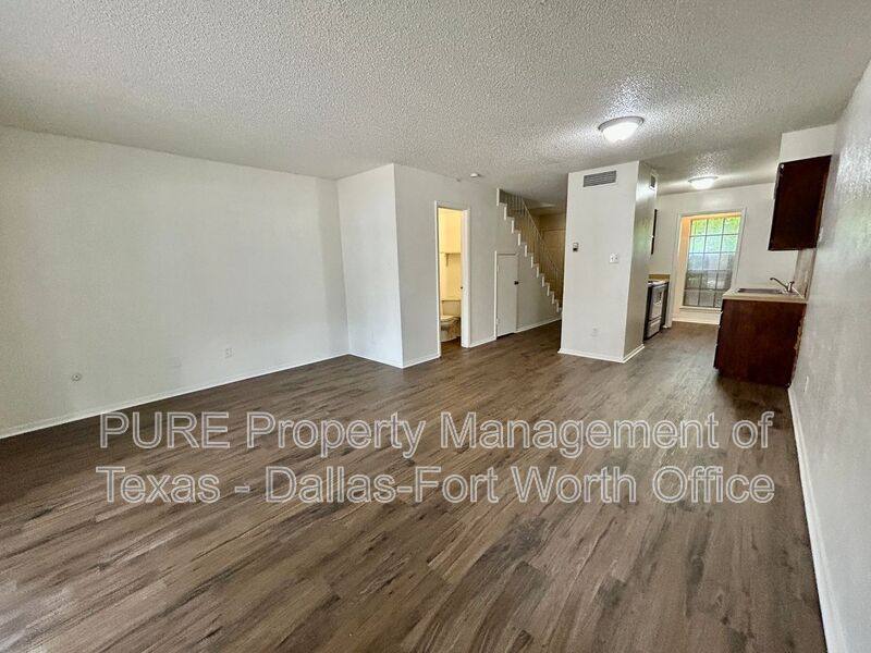 Townhouse for rent at 1126 Highbush Dr, Fort Worth, TX 76126