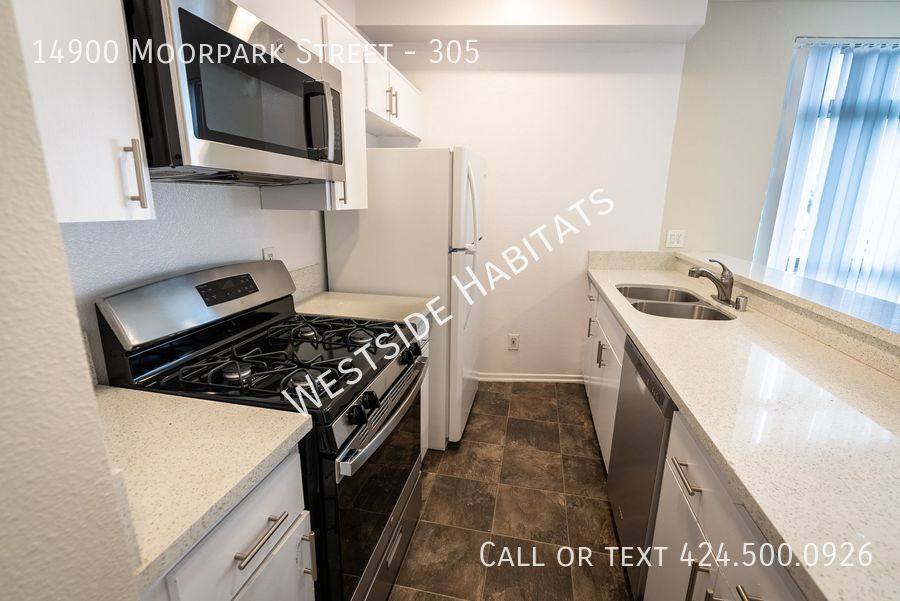 Apartment for rent at 14900 Moorpark St #305, Sherman Oaks, CA 91403