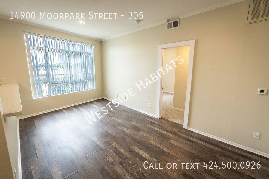 Apartment for rent at 14900 Moorpark St #305, Sherman Oaks, CA 91403