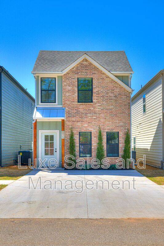 Townhouse for rent at 612 W 2nd St #100, Edmond, OK 73003