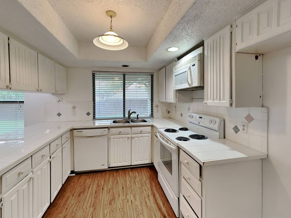 House for rent at 3033 Mossy Oak Lane, Bedford, TX 76021