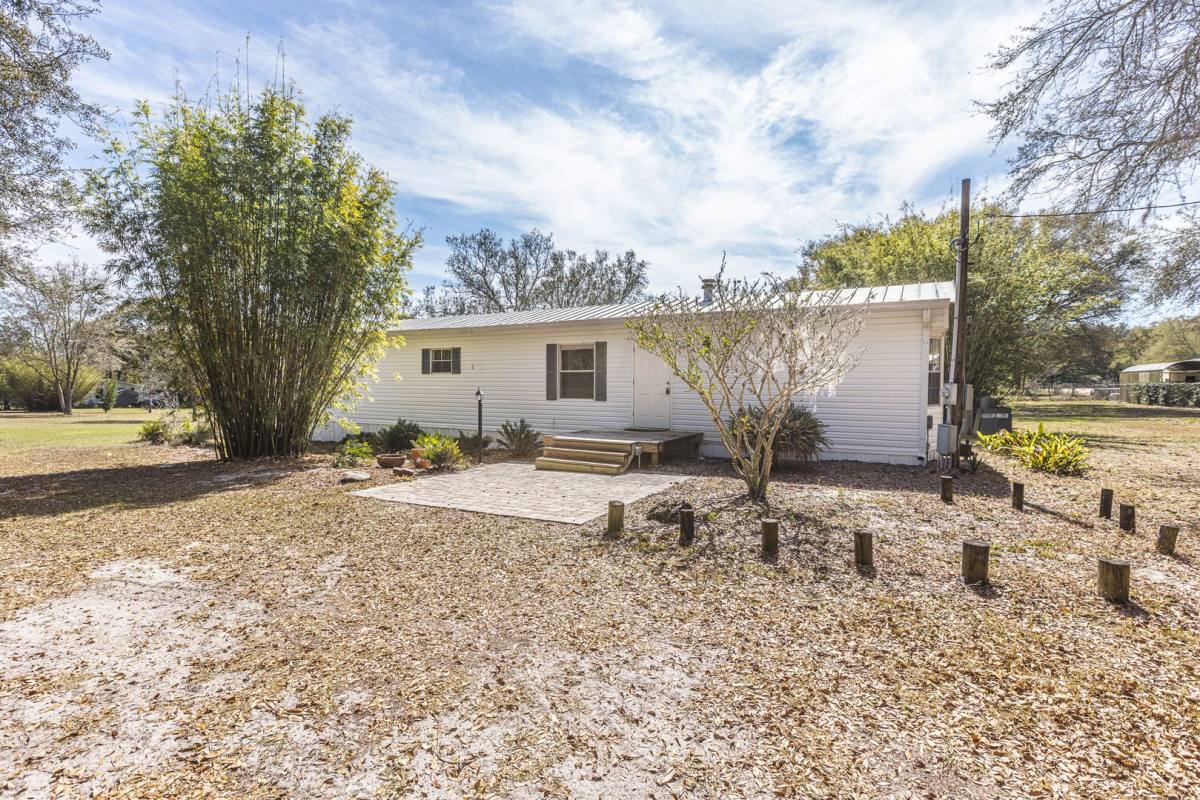 House for rent at 1824 Marion County Rd, Weirsdale, FL 32195