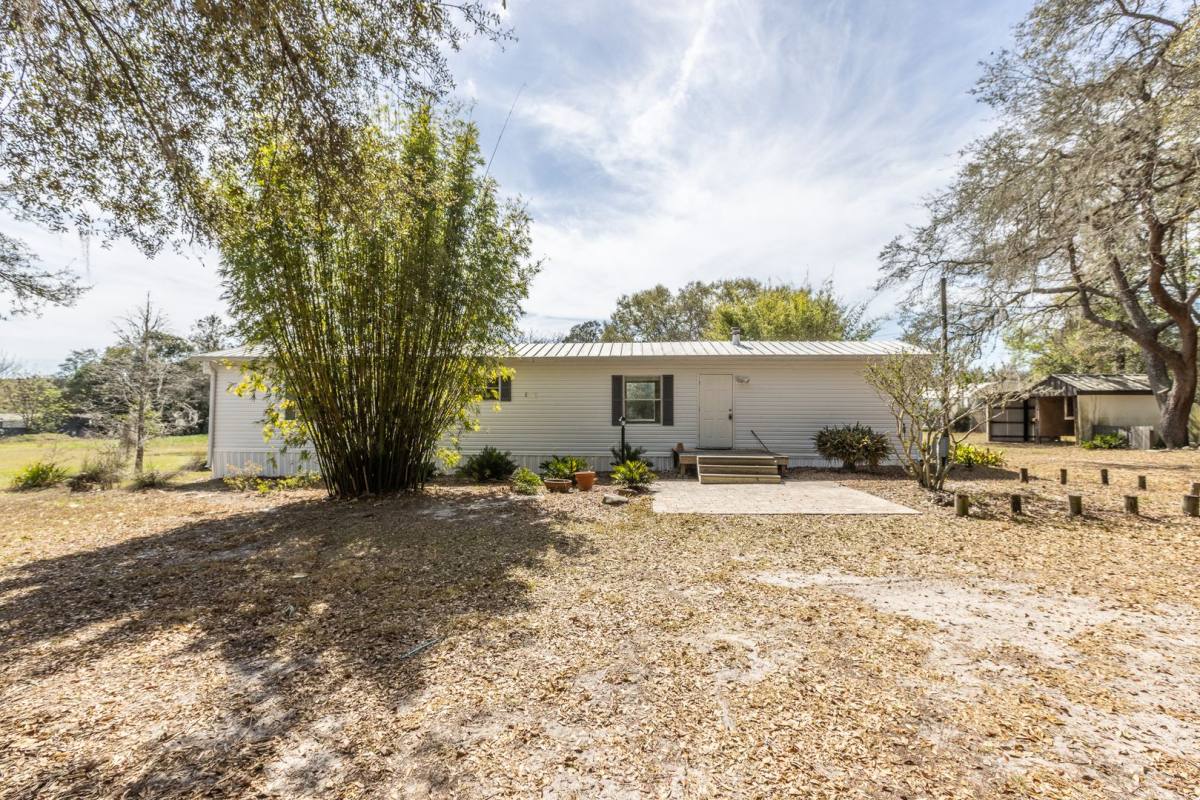 House for rent at 1824 Marion County Rd, Weirsdale, FL 32195