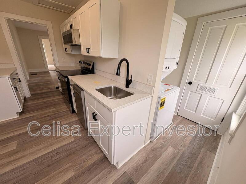 Apartment for rent at 807 Edgewater Ave, Fort Wayne, IN 46805