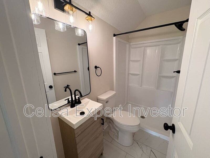Apartment for rent at 807 Edgewater Ave, Fort Wayne, IN 46805