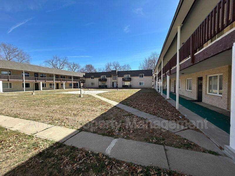 Apartment for rent at 650 E 12th St #A103, York, NE 68467