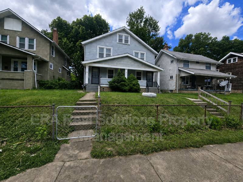 Apartment for rent at 773 Berkley Rd, Columbus, OH 43205