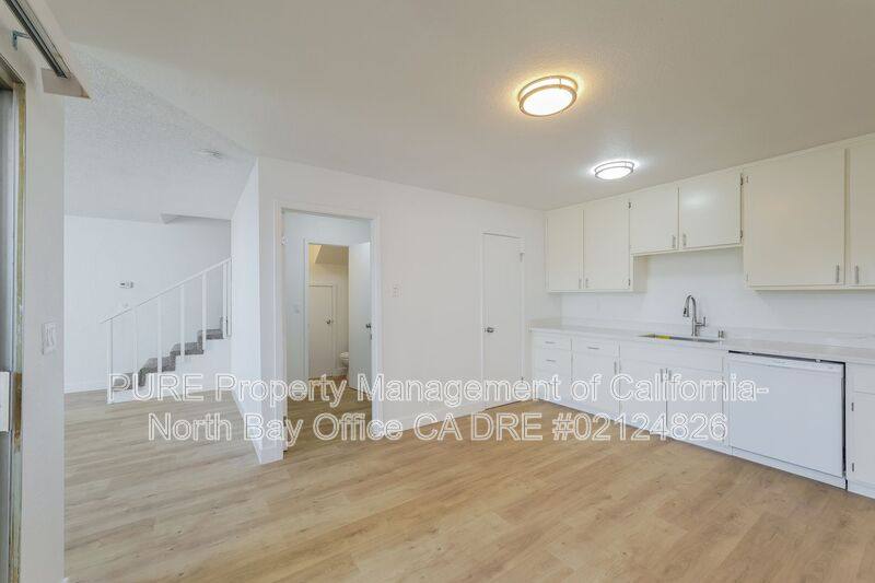 Townhouse for rent at 9631 Old Redwood Highway, Windsor, CA 95492