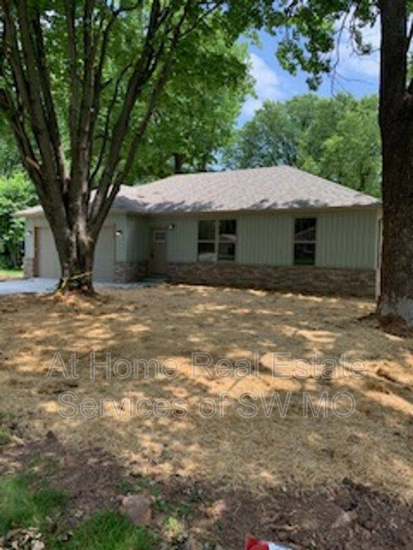 House for rent at 2028 S Lone Pine Ave, Springfield, MO 65804