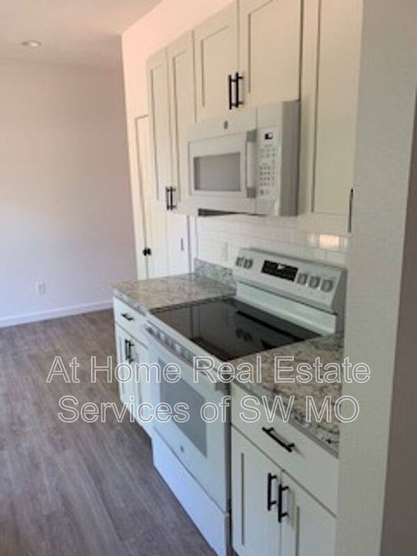 House for rent at 2028 S Lone Pine Ave, Springfield, MO 65804
