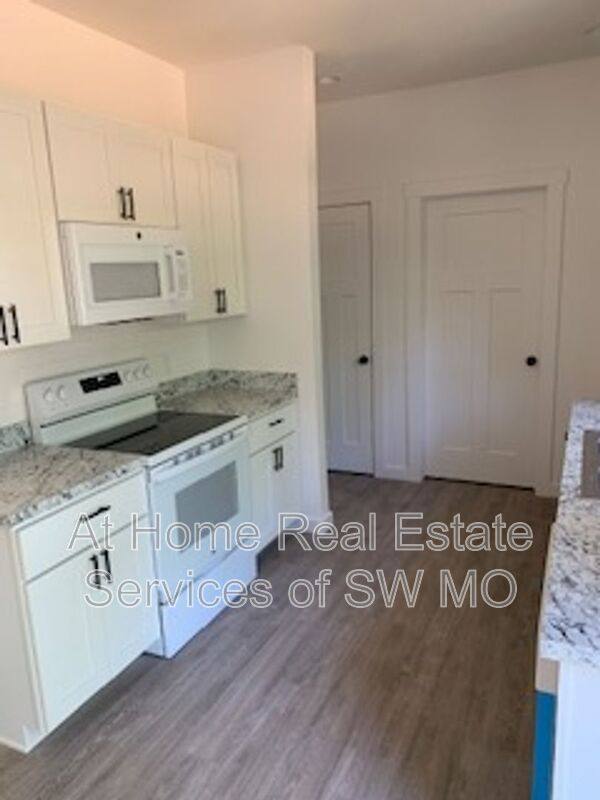 House for rent at 2028 S Lone Pine Ave, Springfield, MO 65804
