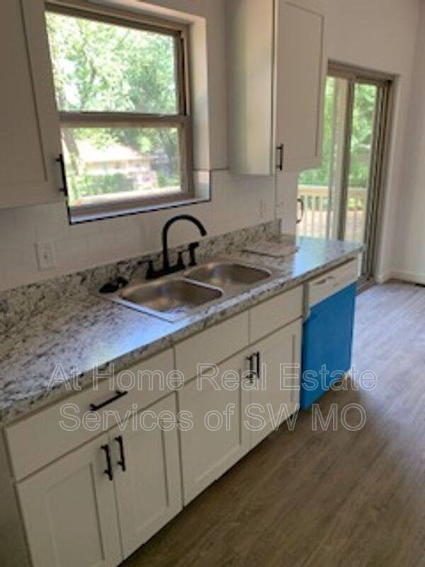 House for rent at 2028 S Lone Pine Ave, Springfield, MO 65804
