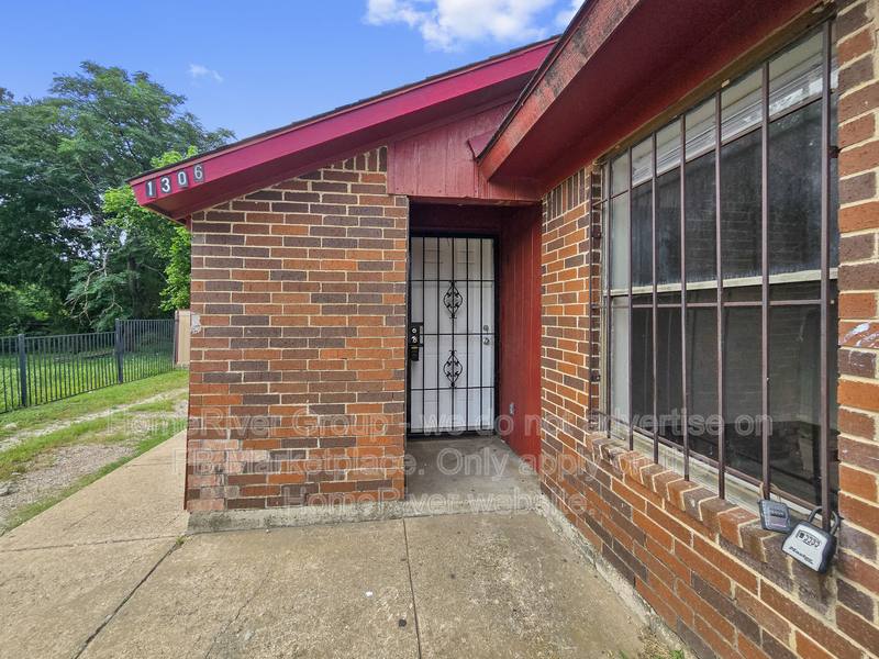 Apartment for rent at 1306 Meriweather Ave, Fort Worth, TX 76115