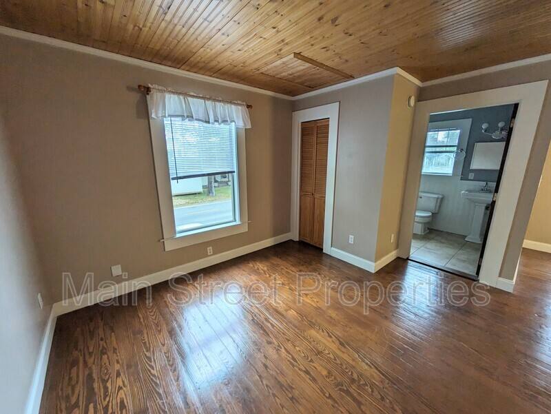 Apartment for rent at 1705 N 17th Ave, Pensacola, FL 32503