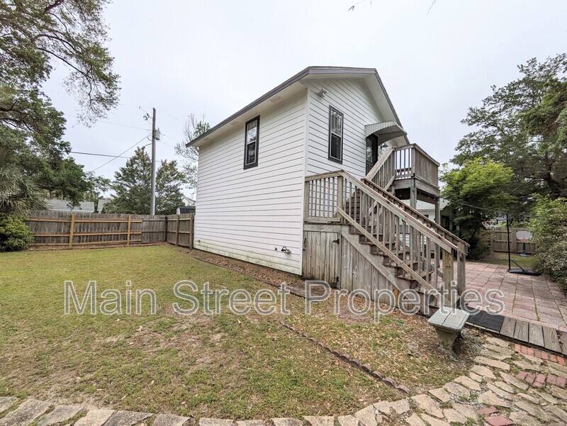 Apartment for rent at 1705 N 17th Ave, Pensacola, FL 32503