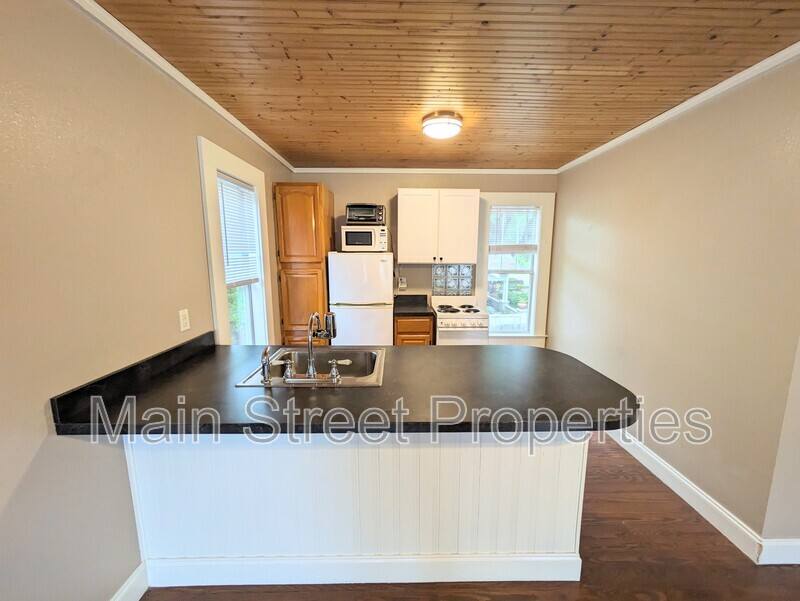 Apartment for rent at 1705 N 17th Ave, Pensacola, FL 32503